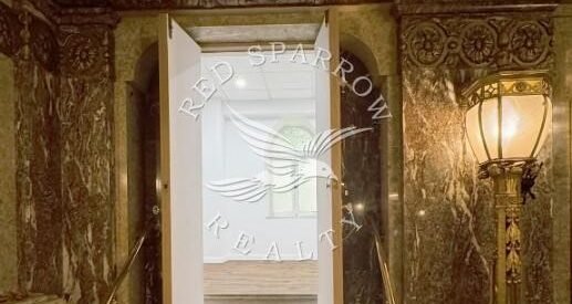 First floor office space in the iconic Park Royal on the Upper West Side