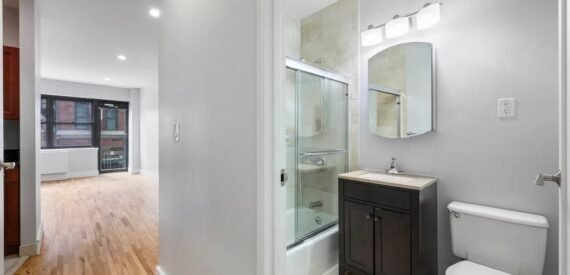 Spacious studio on East 37th Street in Murray Hill