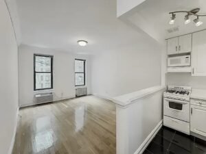 Prime Upper East Side Studio Apartment – Steps from Central Park &amp; Amenities