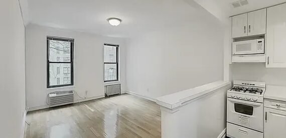 Prime Upper East Side Studio Apartment – Steps from Central Park &amp; Amenities
