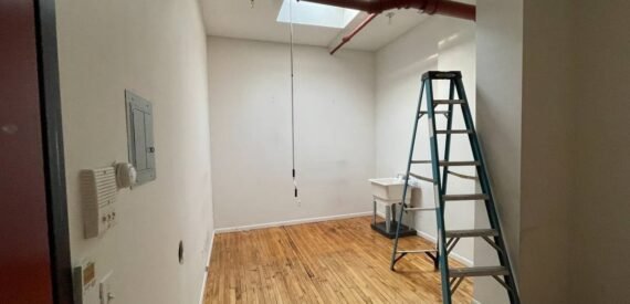 Bright Skylight Flex Space for Lease in Bushwick – Prime Location, Only $600/Month