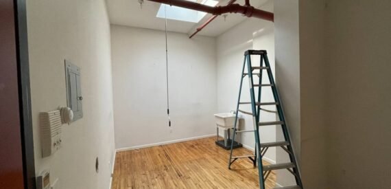 Bright Skylight Flex Space for Lease in Bushwick – Prime Location, Only $600/Month