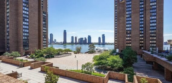 Amazing 2 bed on Waterside Plaza in Kips Bay