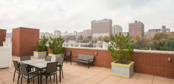 Amazing open layout on Manhattan Avenue in South Harlem