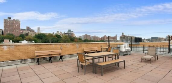 Amazing open layout on Manhattan Avenue in South Harlem