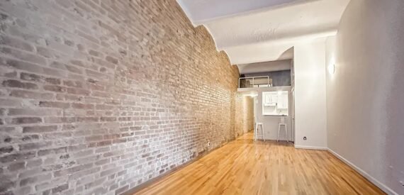 Greenwich Village Loft w/ Balcony, Elevator, Laundry – Prime Gold Coast Location!