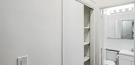 Prime Upper East Side Studio Apartment – Steps from Central Park &amp; Amenities