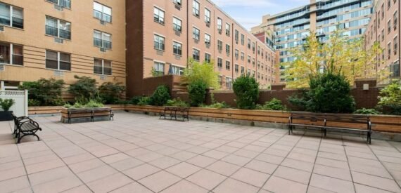 Amazing open layout on Manhattan Avenue in South Harlem
