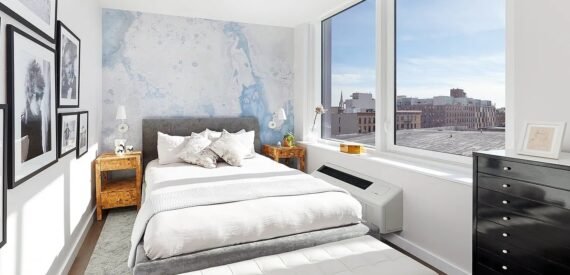 NO FEE! Beautifully renovated 1BR with a Balcony! GREENPOINT