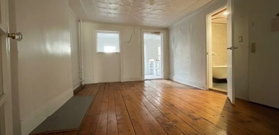 Huge apartment for rent, NO FEE