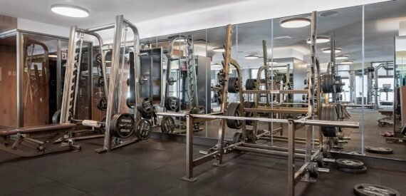 BRAND NEW STUDIO IN LUXURY BUILDING! NO FEE!!!