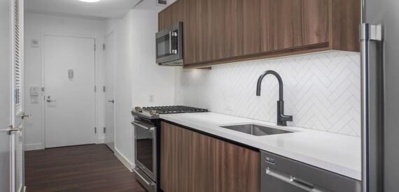 BRAND NEW STUDIO IN LUXURY BUILDING! NO FEE!!!