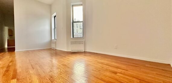 X LARGE__2 BED__5 MINUTES MANHATTAN__LARGE LIVING ROOM__ PRIME LOCATION
