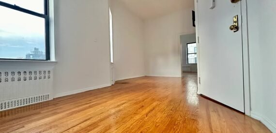 X LARGE__2 BED__5 MINUTES MANHATTAN__LARGE LIVING ROOM__ PRIME LOCATION
