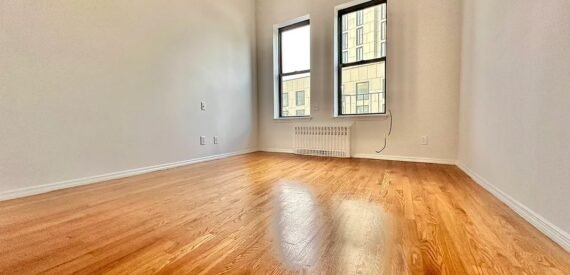 X LARGE__2 BED__5 MINUTES MANHATTAN__LARGE LIVING ROOM__ PRIME LOCATION