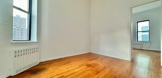 X LARGE__2 BED__5 MINUTES MANHATTAN__LARGE LIVING ROOM__ PRIME LOCATION