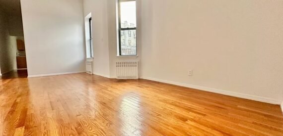 X LARGE__2 BED__5 MINUTES MANHATTAN__LARGE LIVING ROOM__ PRIME LOCATION