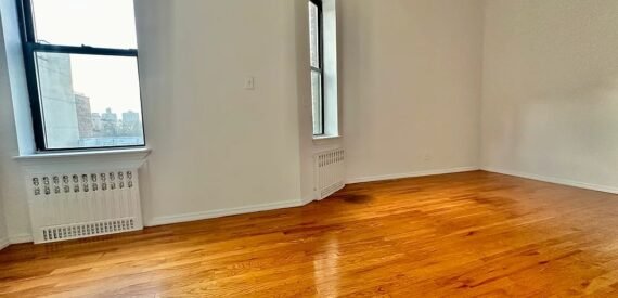 X LARGE__2 BED__5 MINUTES MANHATTAN__LARGE LIVING ROOM__ PRIME LOCATION