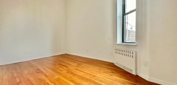 X LARGE__2 BED__5 MINUTES MANHATTAN__LARGE LIVING ROOM__ PRIME LOCATION