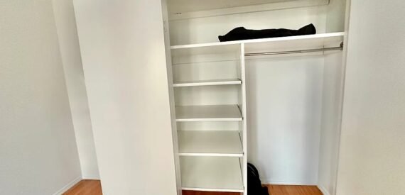 X LARGE__2 BED__5 MINUTES MANHATTAN__LARGE LIVING ROOM__ PRIME LOCATION