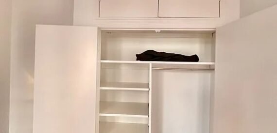 X LARGE__2 BED__5 MINUTES MANHATTAN__LARGE LIVING ROOM__ PRIME LOCATION