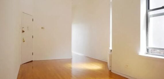 X LARGE__2 BED__5 MINUTES MANHATTAN__LARGE LIVING ROOM__ PRIME LOCATION