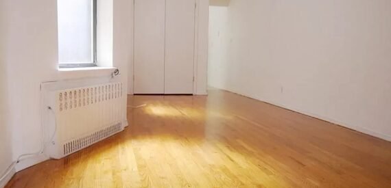 X LARGE__2 BED__5 MINUTES MANHATTAN__LARGE LIVING ROOM__ PRIME LOCATION