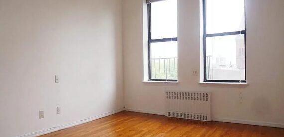 X LARGE__2 BED__5 MINUTES MANHATTAN__LARGE LIVING ROOM__ PRIME LOCATION