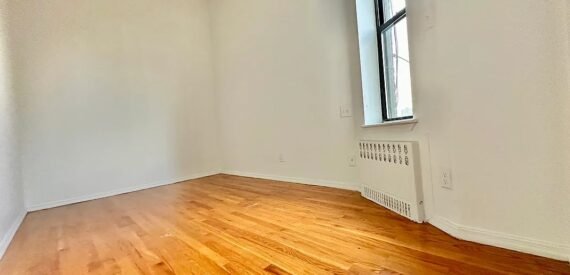 X LARGE__2 BED__5 MINUTES MANHATTAN__LARGE LIVING ROOM__ PRIME LOCATION