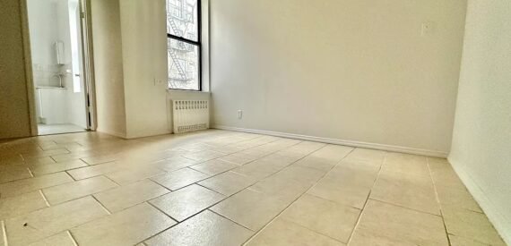 X LARGE__2 BED__5 MINUTES MANHATTAN__LARGE LIVING ROOM__ PRIME LOCATION