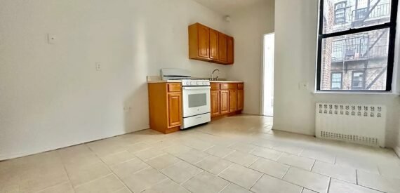 X LARGE__2 BED__5 MINUTES MANHATTAN__LARGE LIVING ROOM__ PRIME LOCATION