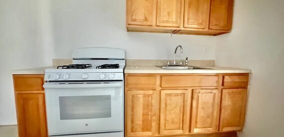 X LARGE__2 BED__5 MINUTES MANHATTAN__LARGE LIVING ROOM__ PRIME LOCATION