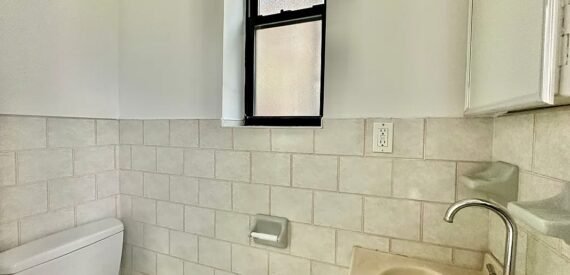 X LARGE__2 BED__5 MINUTES MANHATTAN__LARGE LIVING ROOM__ PRIME LOCATION