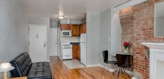 Furnished Corporate Studio w/ Doorman &amp; Courtyard – Upper East Side Prime Location