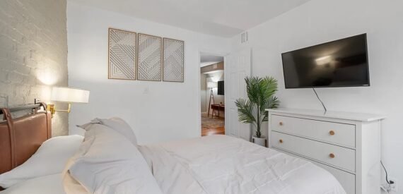 Furnished 3BR Summer Rental in Hell’s Kitchen – Spacious, Modern, Prime Location!