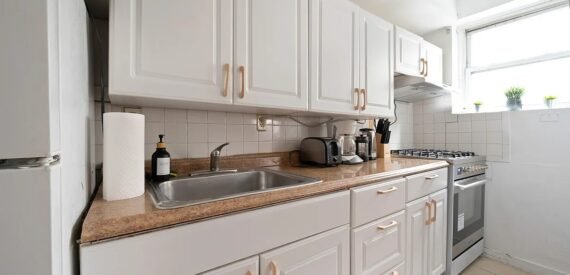 Furnished 3BR Summer Rental in Hell’s Kitchen – Spacious, Modern, Prime Location!