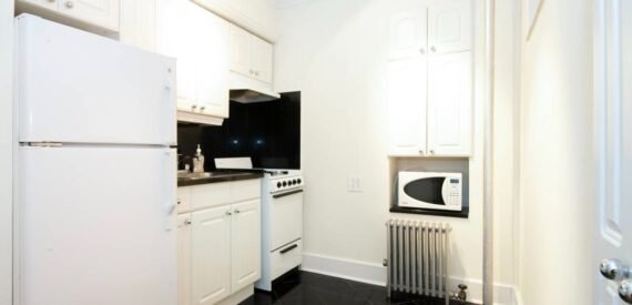 Fully Furnished 1BR Apt in UES Brownstone – Steps to Subway &amp; Hospitals, Pets OK