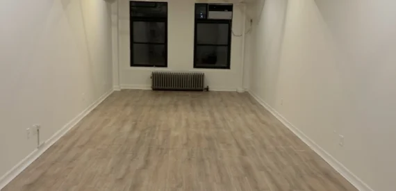 Modern Office/Showroom in Prime Garment District – No Broker Fee, 24/7 Access!