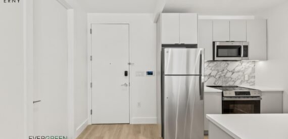 Luxury 2BR w/ Private Backyard, King Bedrooms &amp; Amenities Near 2/5 Trains – Flatbush