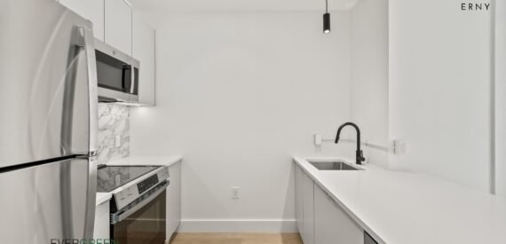 Luxury 2BR w/ Private Backyard, King Bedrooms &amp; Amenities Near 2/5 Trains – Flatbush