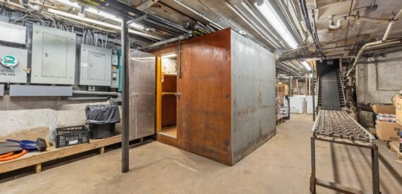 Mixed use and Lot For Sale