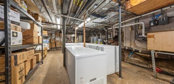 Mixed use and Lot For Sale