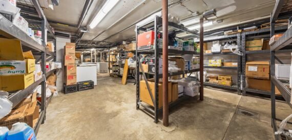 Mixed use and Lot For Sale