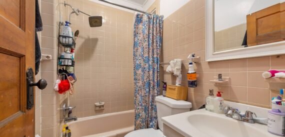 Mixed use and Lot For Sale