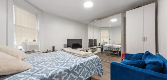 Mixed use and Lot For Sale