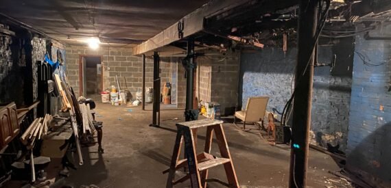 HIGH TRAFFIC RESTAURANT*RETAIL*GROCERY*DRY USE FOR LEASE