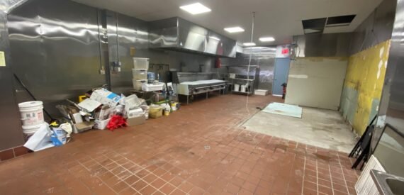 HIGH TRAFFIC RESTAURANT*RETAIL*GROCERY*DRY USE FOR LEASE