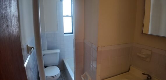 NO FEE! SUNNY 2BR in the EV!