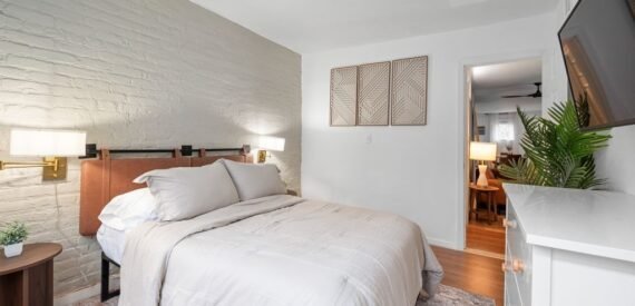 Fully Furnished 3 Bedroom apartment in Chelsea Available for the summer!!!
