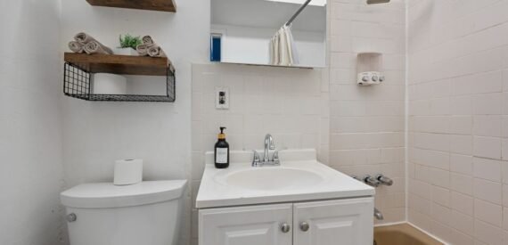 Fully Furnished 3 Bedroom apartment in Chelsea Available for the summer!!!